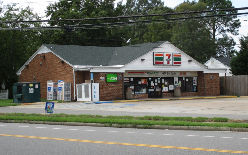 Image: The 7-Eleven where my sister purchased her hockey cards in 1979.